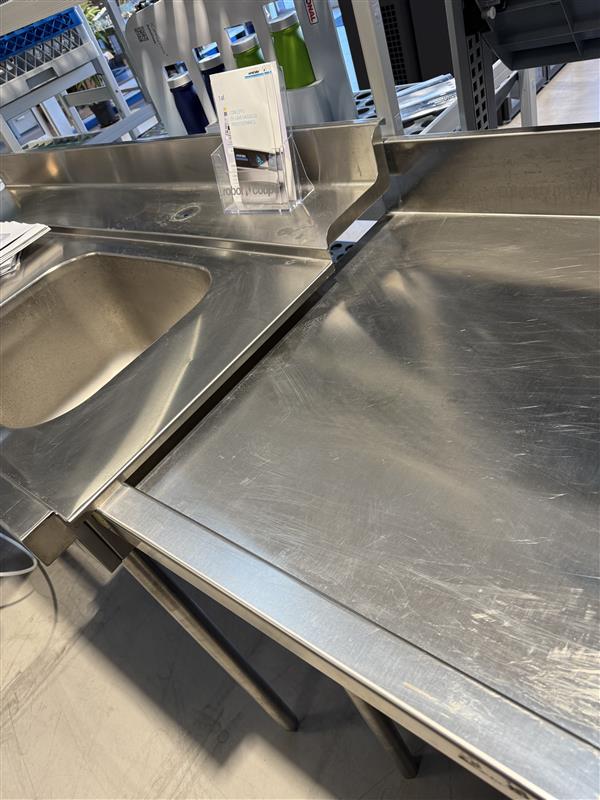 TABLE D'ENTREE/SORTI POUR LAVEUSE A CAPOT - SV-0002948