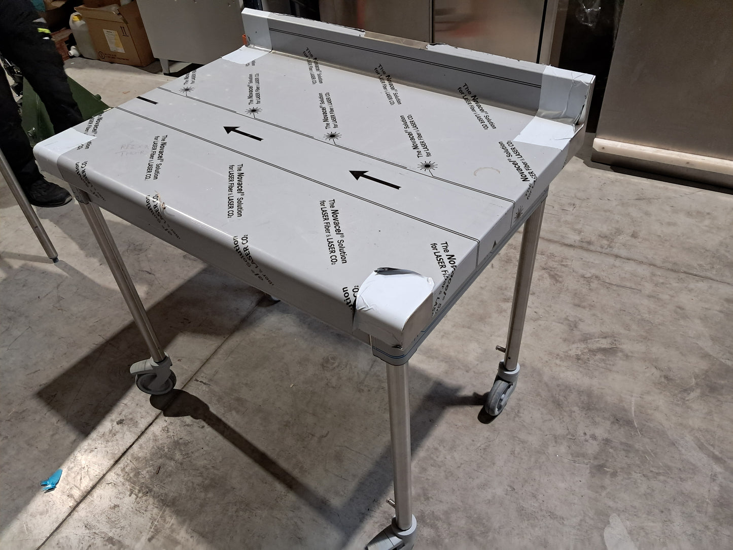 TABLE DEMONTABLE RAYONNEE TOUT INOX A DOSSERET - MAR0037448