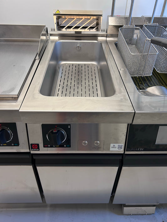 CHAUFFE-FRITES ÉLECTRIQUE SUR PLACARD OUVERT - DF-0001275