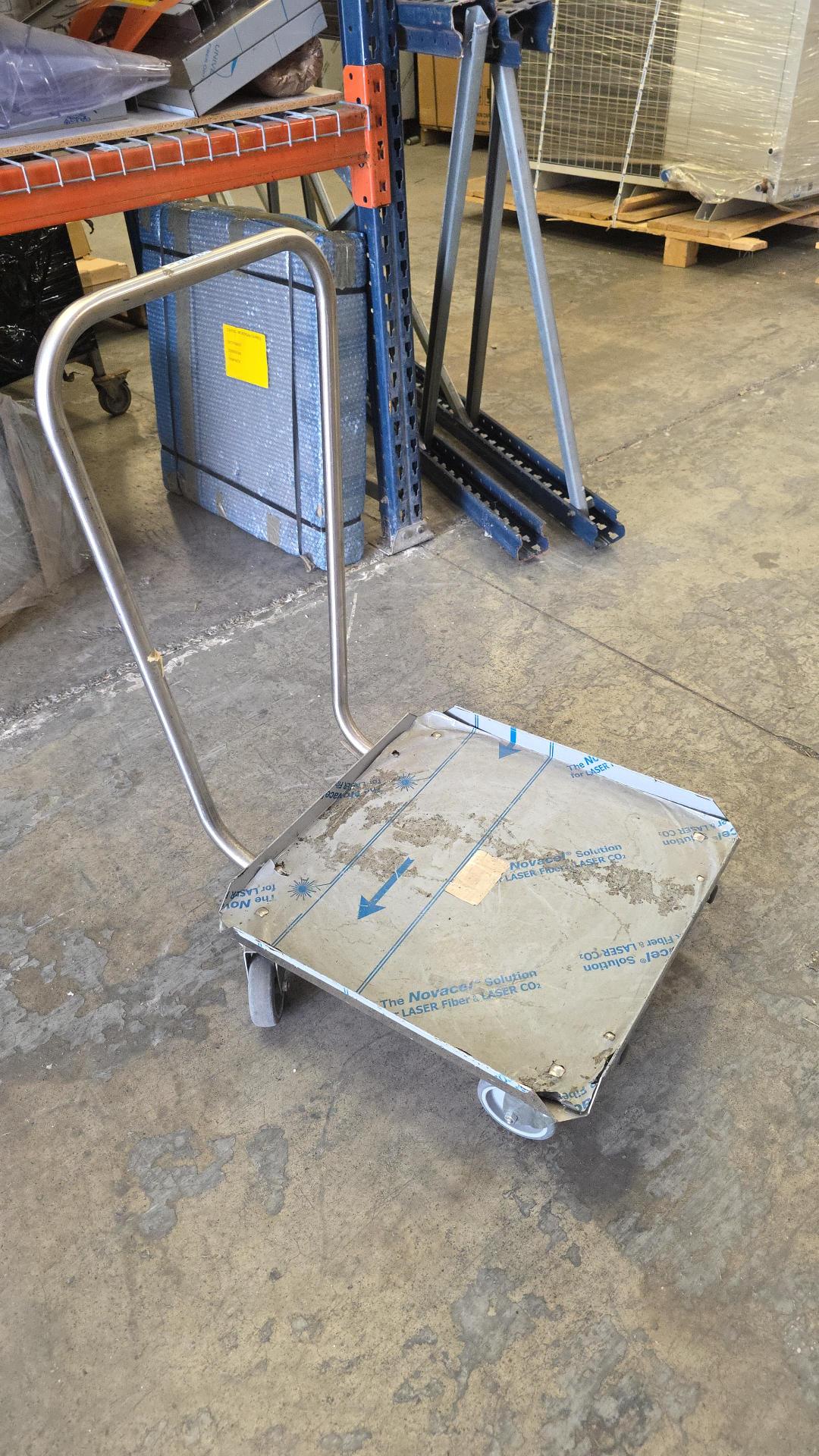 CHARIOT DE SERVICE PORTE PLATEAUX - DI-0018153