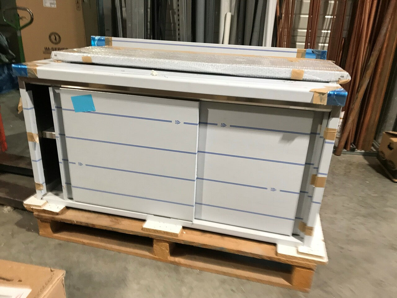 MEUBLE BAS DEUX PORTES AVEC DOSSERET 1400X700 - SA-0015411